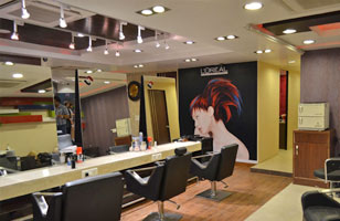 Strands Salon 'n' Spa (Unisex)