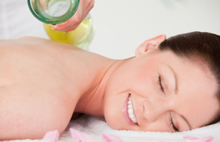 Rs. 599 for spa services worth Rs. 2500 at Fairy Snow White Unisex Salon