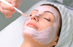 Rs. 70 to get 70% off on any one facial services 