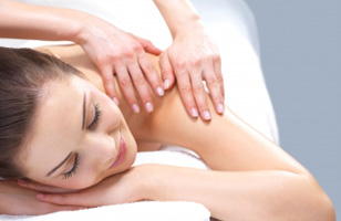 Rs. 99 to get 75% off on massage services at Peacock Beauty Salon