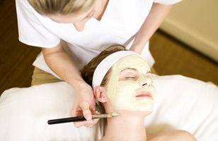 Rs. 299 for salon services worth Rs. 1000 at Lottus Beauty Parlour