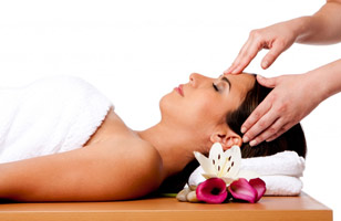 Rs. 499 to avail beauty services worth Rs. 2500 at Sawarna Beauty Salon 