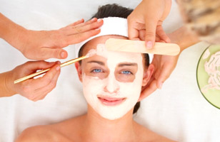 Rs. 575 for facial worth Rs. 3000 at V Trends -  A Family Salon Studio