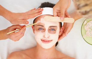 Rs. 99 to avail flat 55% off on salon services at Apsara