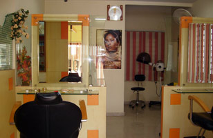 Rs. 49 to get 40% off on salon services at Pooja Herbal Beauty Parlour