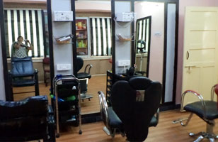 Rs. 75 to avail 60% on beauty services at Women's World Beauty Care Centre