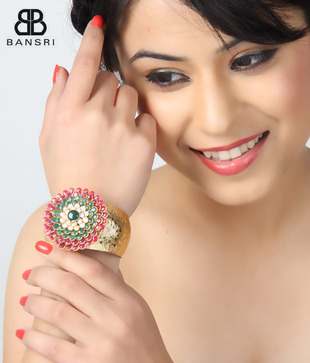 Bansri Elegant Aishwarya Kundan Kada