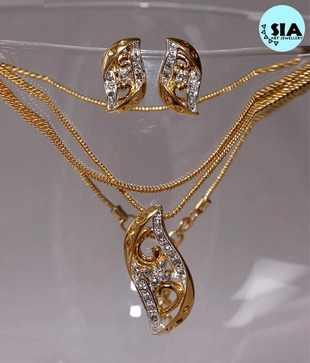 Sia Fabulous American Diamond Leaf Pendent Set