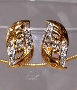 Sia Fabulous American Diamond Leaf Pendent Set