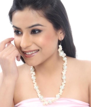 Maeisha White Pearl & Stone Necklace Set