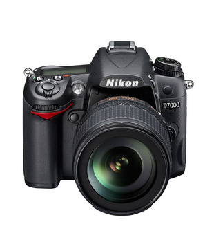 Nikon D7000 DSLR (Black) with AF-S 18-105mm VR Kit Lens