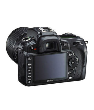 Nikon D90 DSLR (Black) with AF-S 18-105mm VR Kit Lens