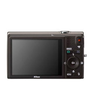 Nikon Coolpix S6200 16 MP Point & Shoot Digital Camera (Silver)