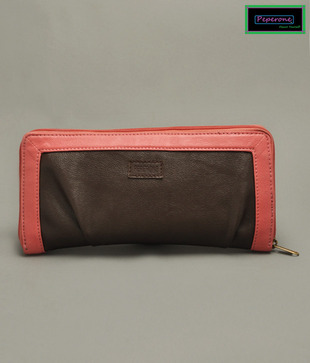 Peperone Bossy Brown Clutch