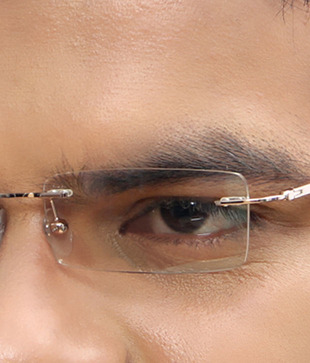 Aruecchino Sophisticated Golden Eyewear